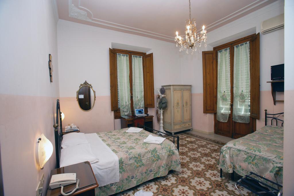 Hotel Desiree Florencja Zewnętrze zdjęcie